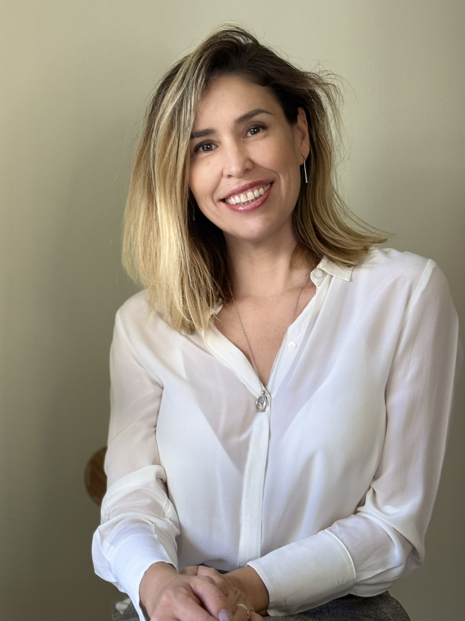 Retrato de la escritora Mae Mendoza